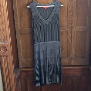 Stretch graphic print knee length dress - size M